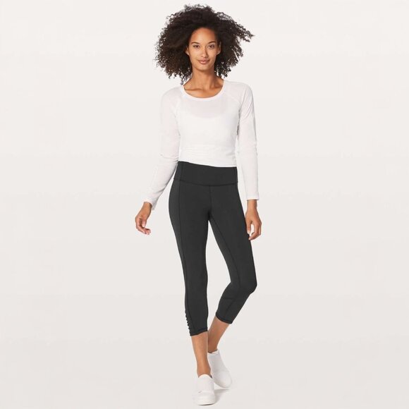 LULULEMON BLACK WUNDER UNDER HI-RISE CROP WITH PLEAT 21" SIZE 4 - Picture 2 of 4